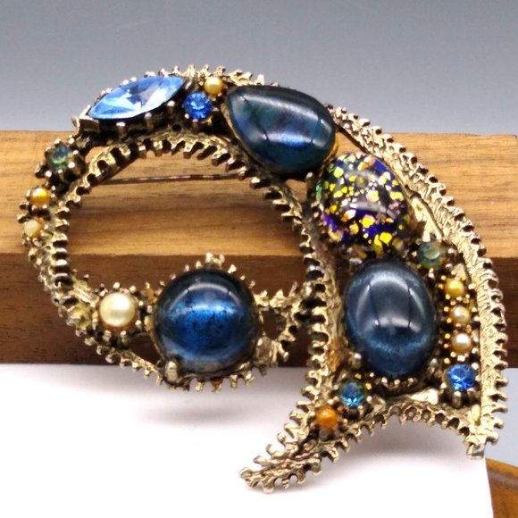 Vintage Royal Blues Paisley Swirl Brooch, Har Style Florenza Style, Gold Tone